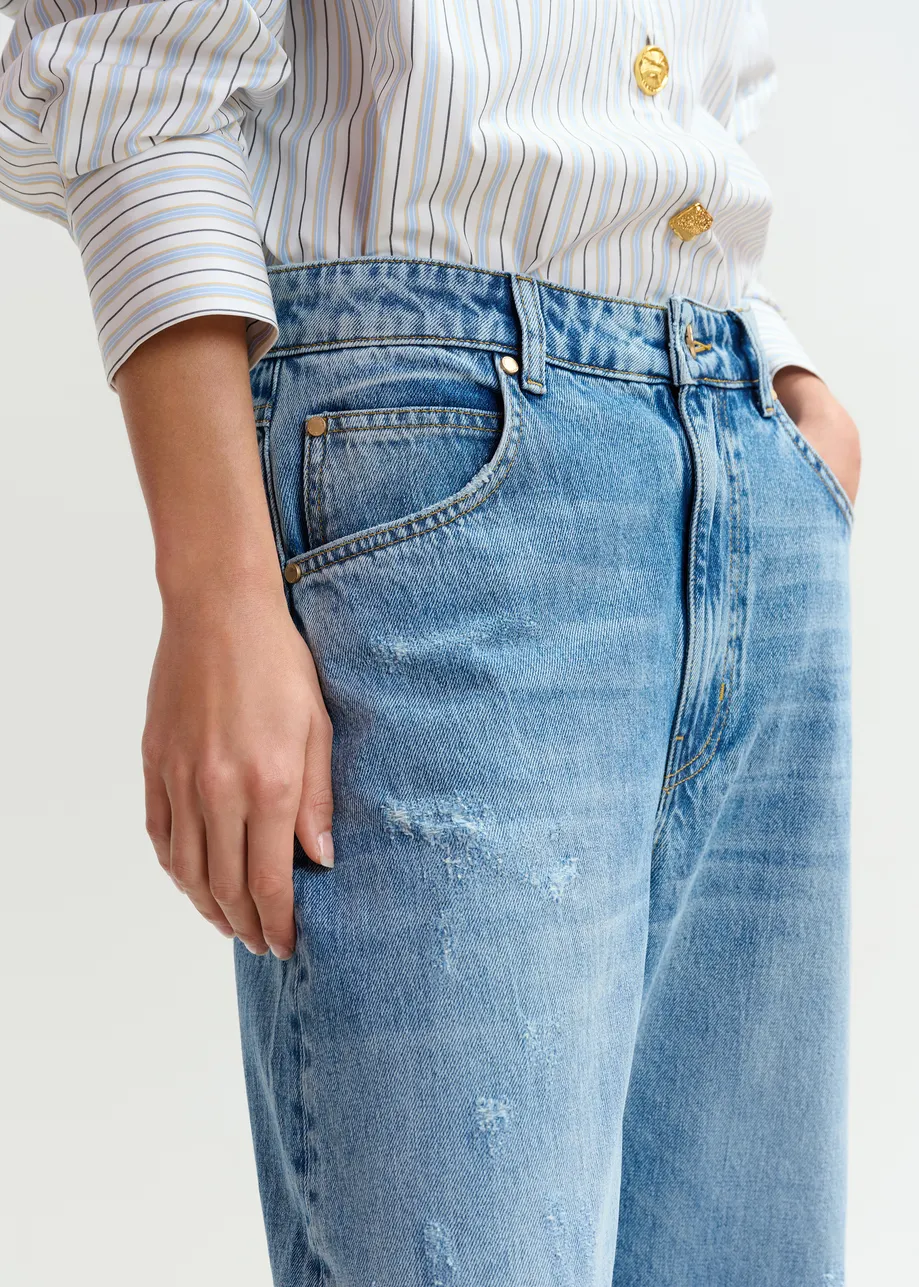 Blauwe biokatoenen versleten jeans met cropped barrelpijp