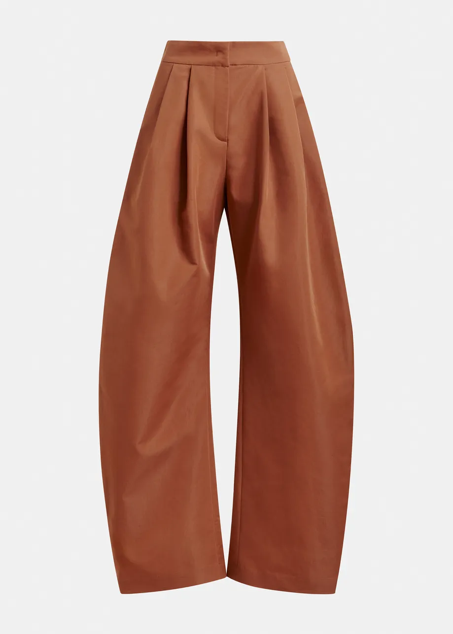 Brown barrel-leg pants with pleated waist