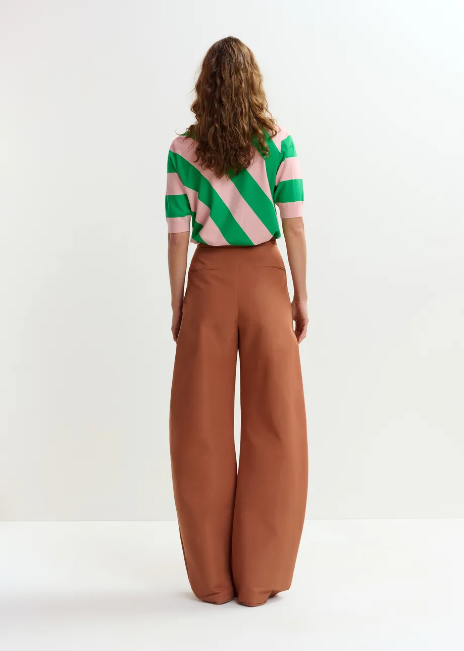 Brown barrel-leg pants with pleated waist