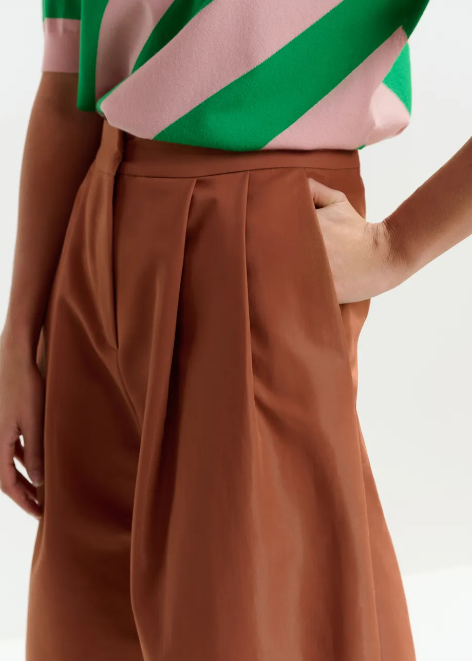 Brown barrel-leg pants with pleated waist