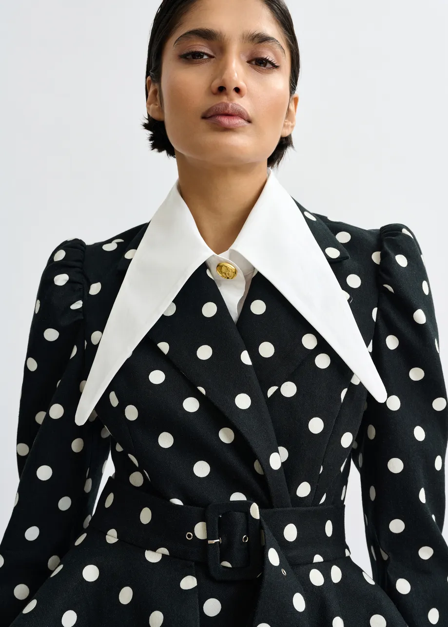 Zwart-witte mini-blazerjurk in zandlopervorm met stippen