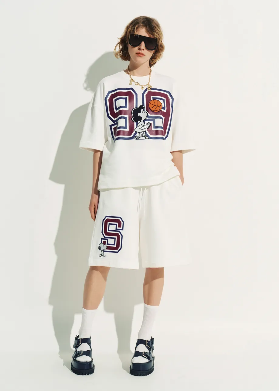 T-shirt en blanc cassé avec écusson Peanuts™ Lucy appliqué et imprimé textuel