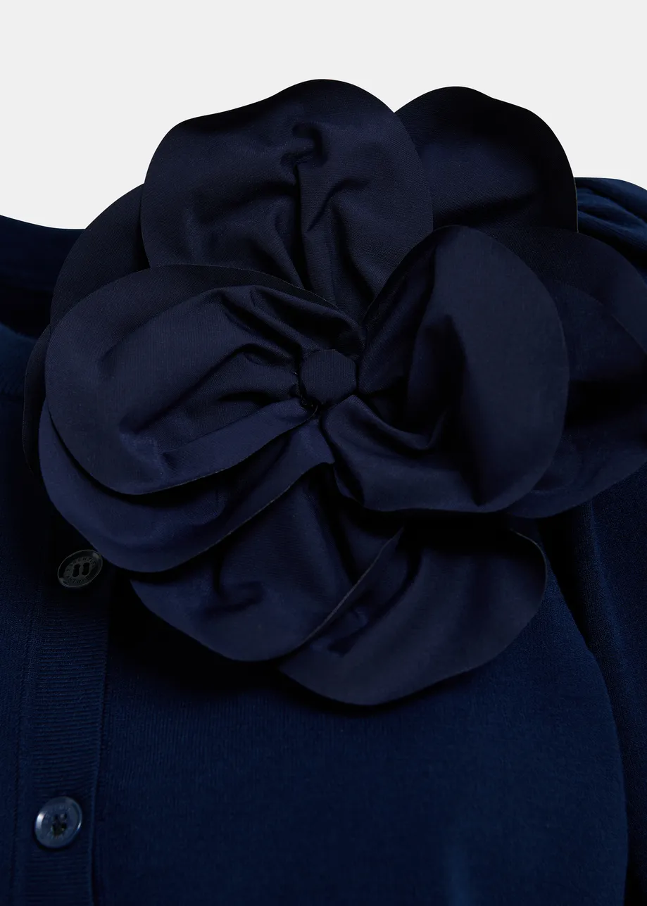 Cardigan in maglia sottile blu scuro con spilla a forma di fiore oversize