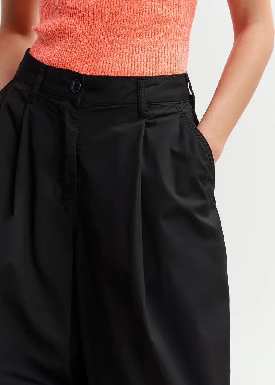 Black pleated wide-leg pants