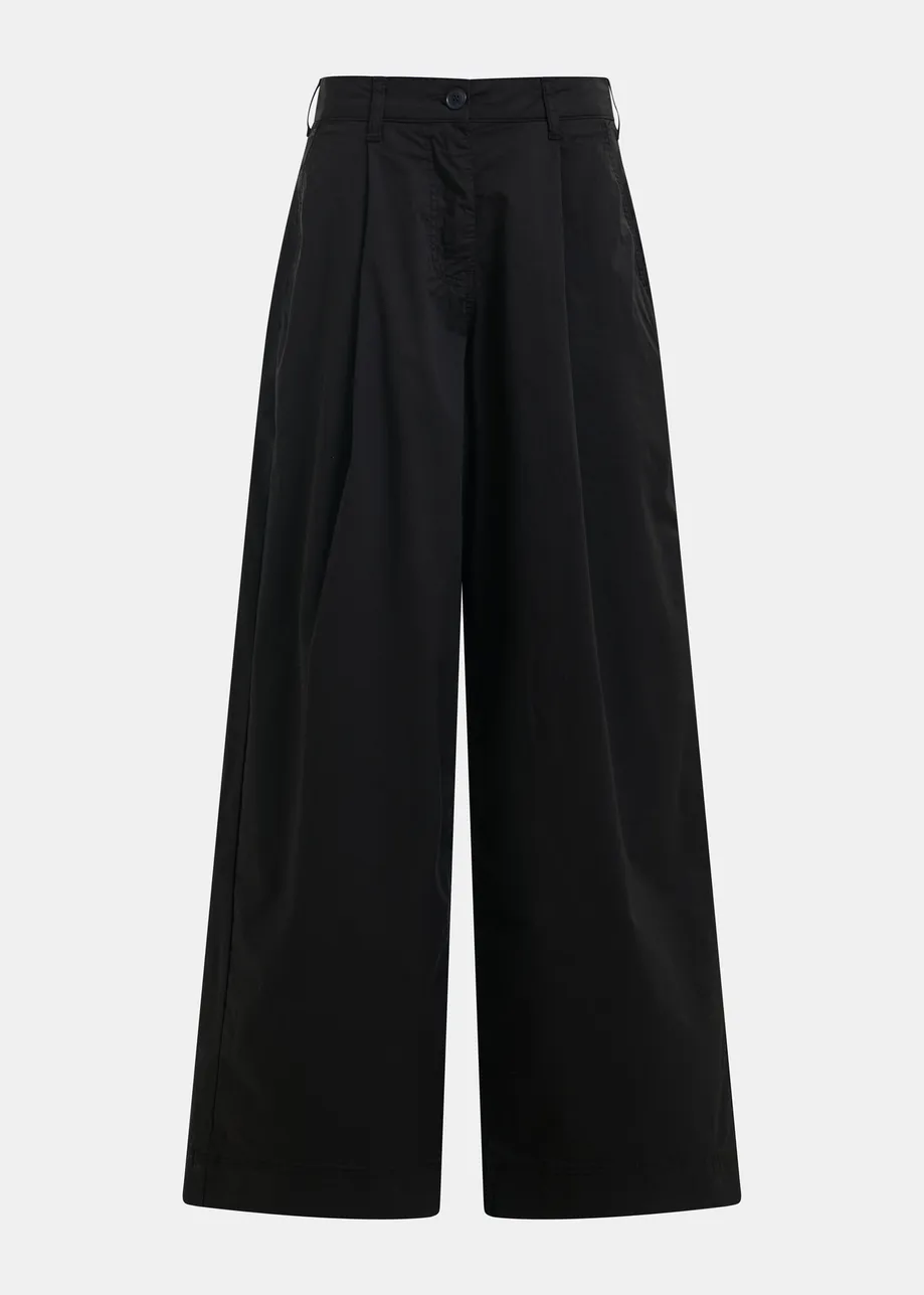 Black pleated wide-leg pants