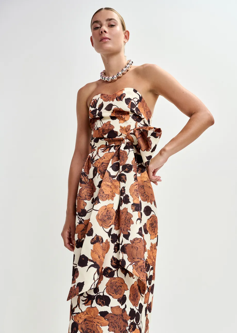 Beige en bruine strapless midi-jurk met wikkelriem