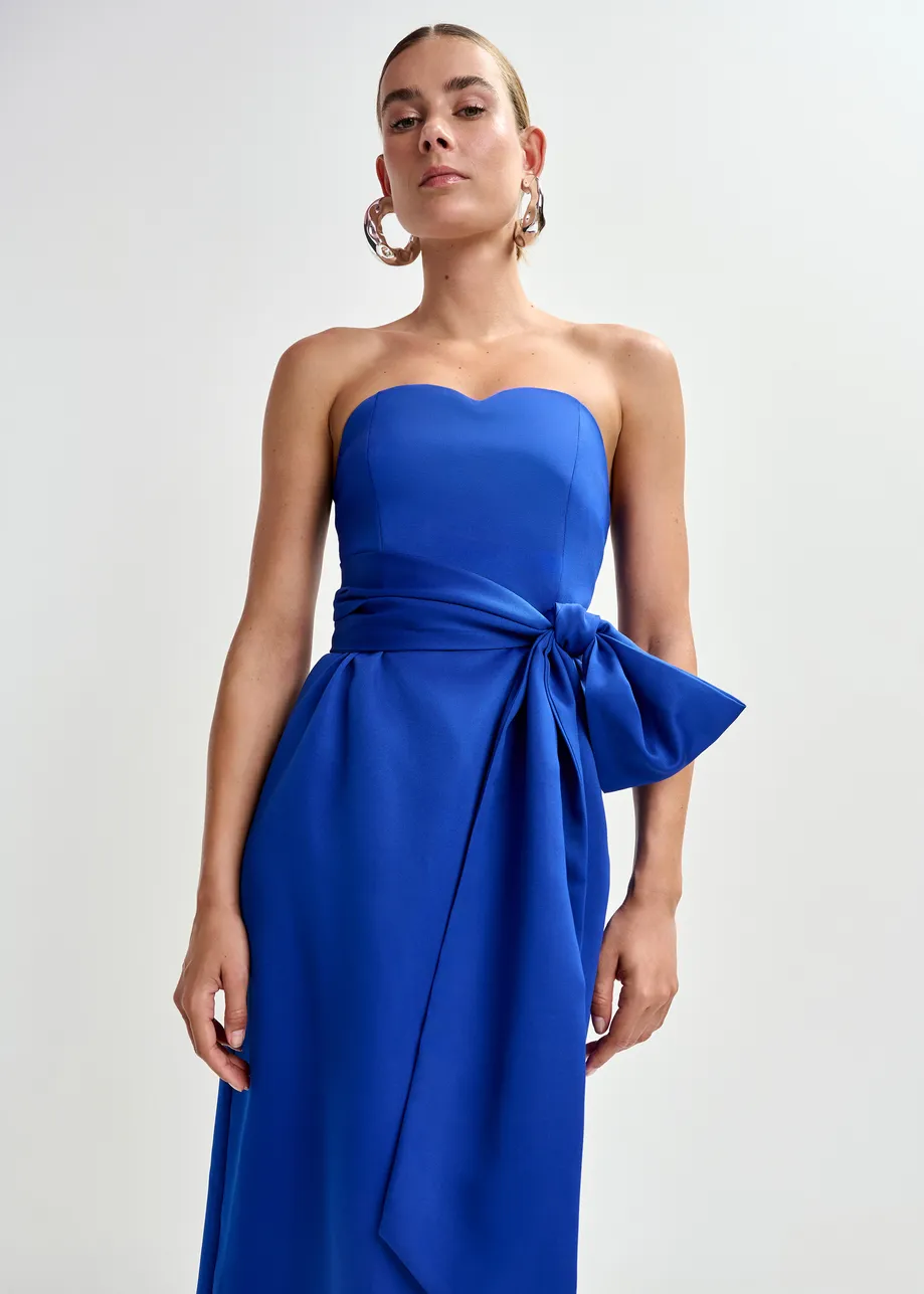 Blauwe strapless midi-jurk met wikkelriem
