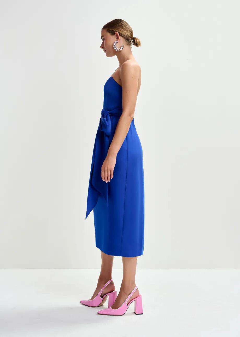 Blauwe strapless midi-jurk met wikkelriem