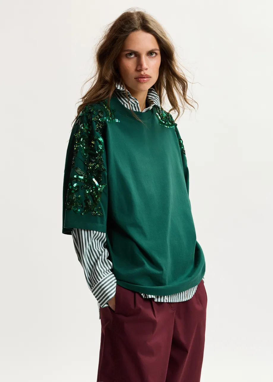 Dunkelgrünes Baumwoll-T-Shirt mit Blumenpailletten und Perlenstickerei