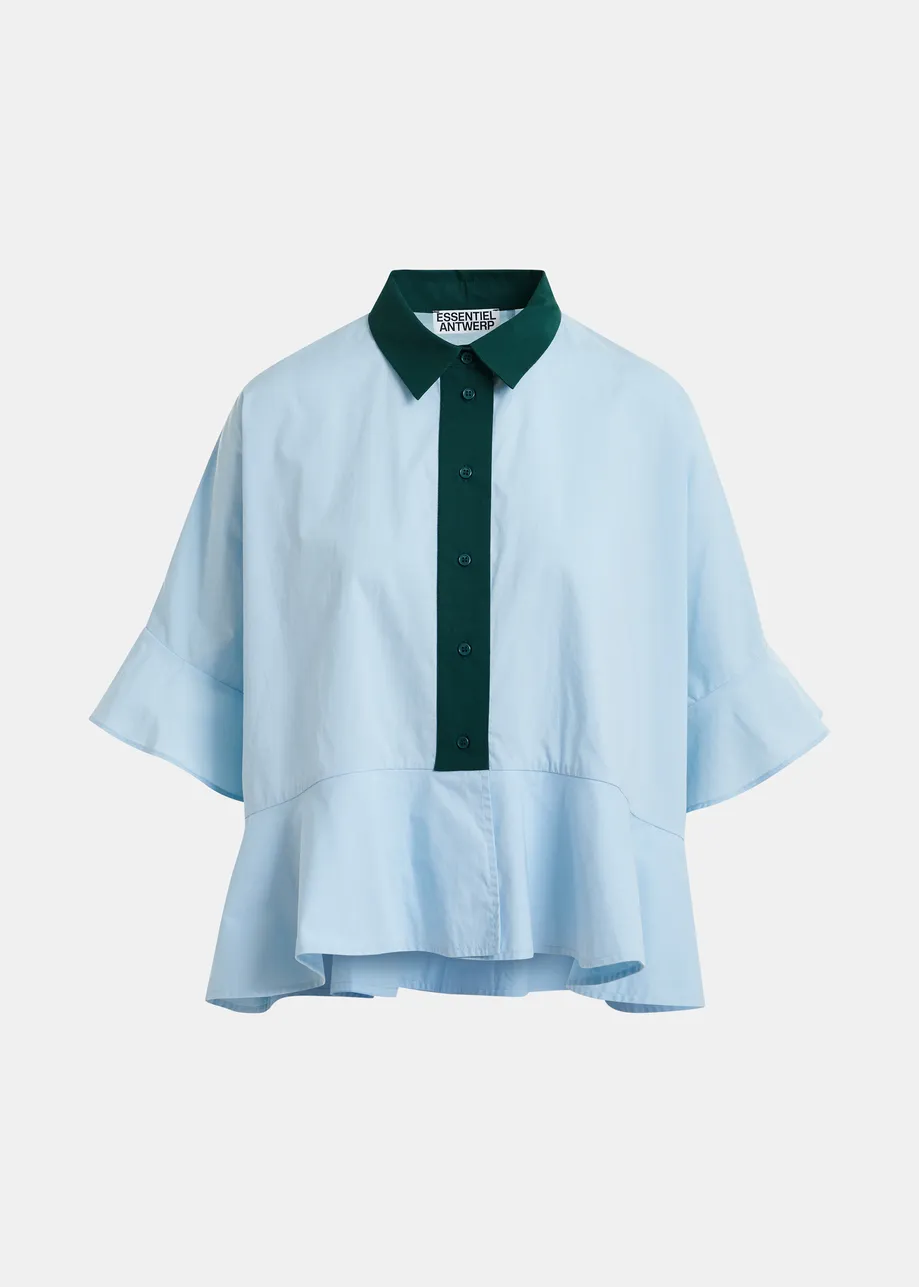 Camicia in cotone modello peplum, azzurra, dettagli a contrasto verde scuro