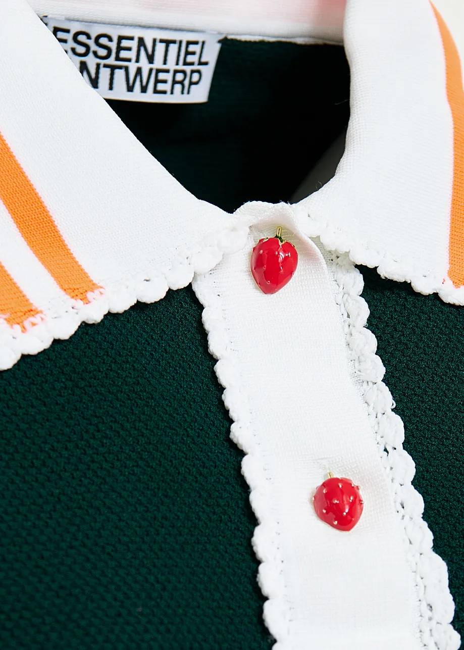 Dunkelgrünes Feinstrick-Poloshirt mit weiß-orangefarbenem Spitzenkragen und erdbeerförmigen Knöpfen
