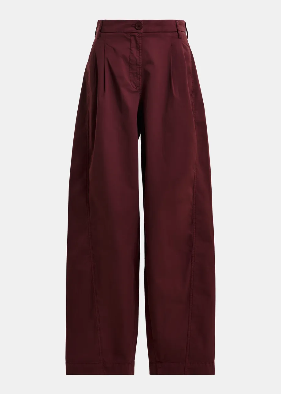 Dunkelrote Karottenhose aus Baumwolle mit gedrehten Nähten
